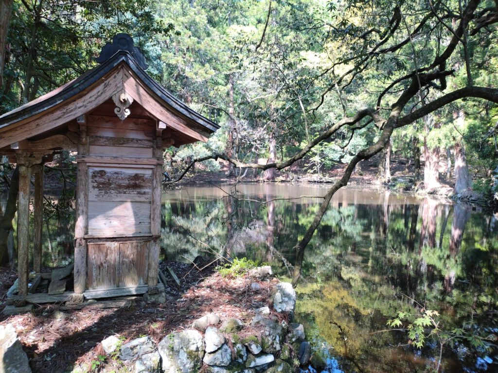 菅山寺の朱雀池の写真