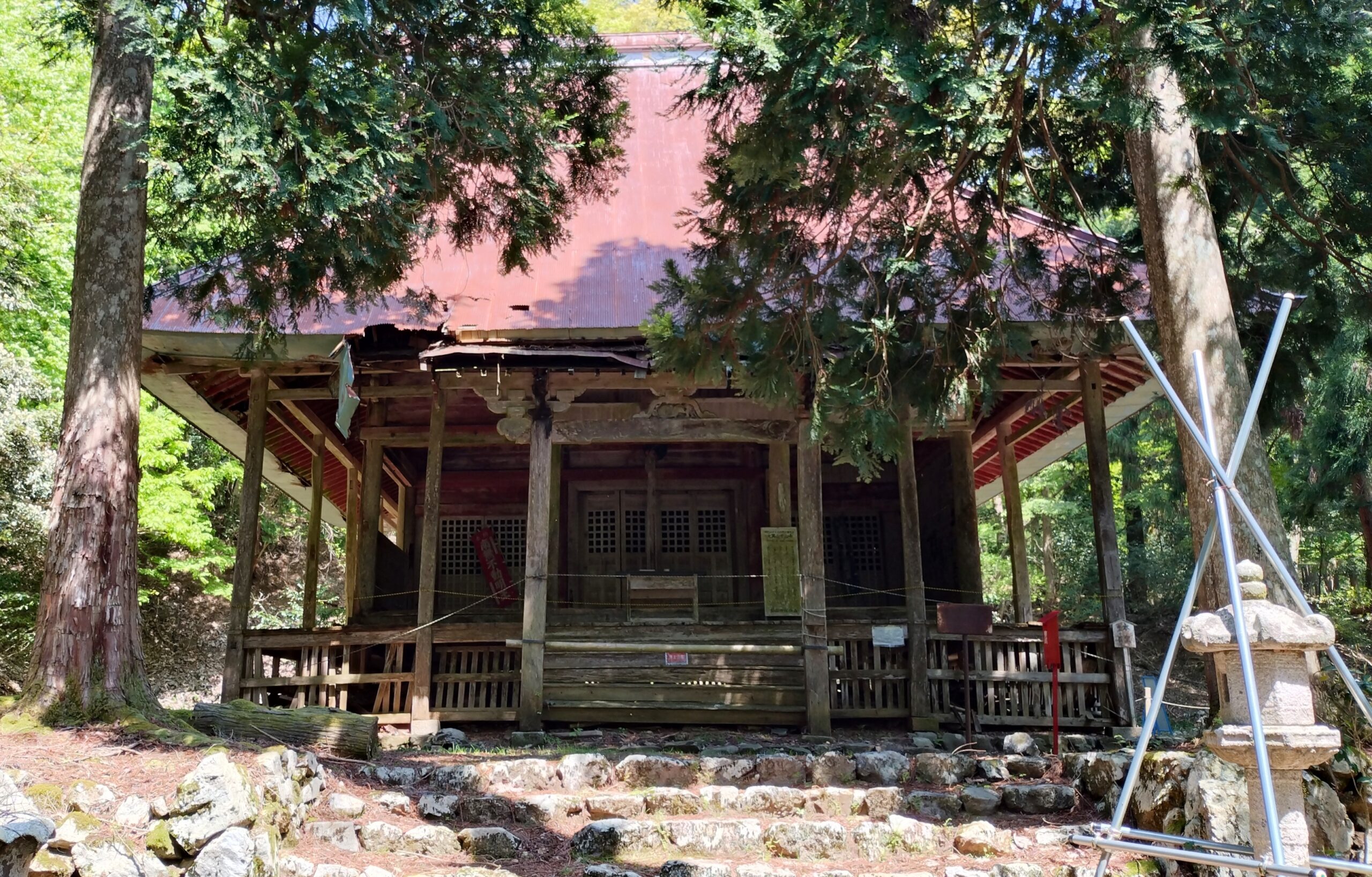 菅山寺の本堂の写真