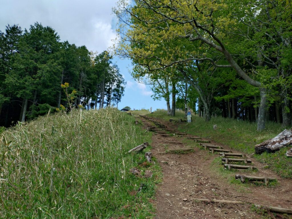 賤ヶ岳の頂上付近の坂の写真